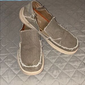 Magellan Outdoors Men's Frayed Gray/Tan Slip-Ons